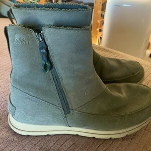 Sorel gray women’s boots Sz 9.5